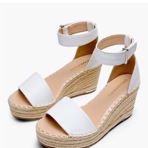 NWT Dream Pairs White and Tan Wedge Sandals